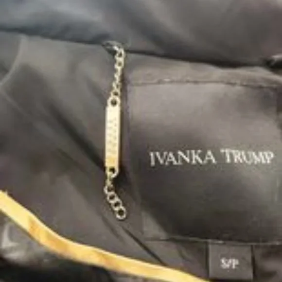 Down Coat Size Small - Picture 4 of 9